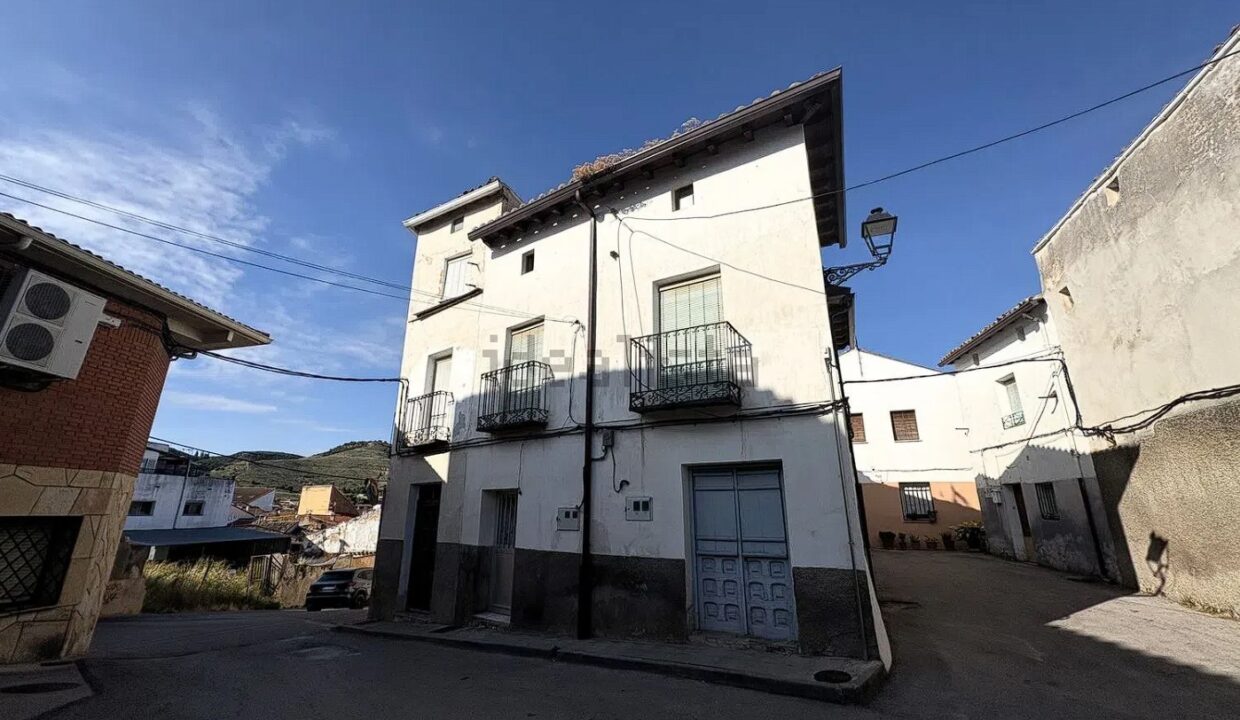 Chalet pareado en venta en Calle Olmillo (1)