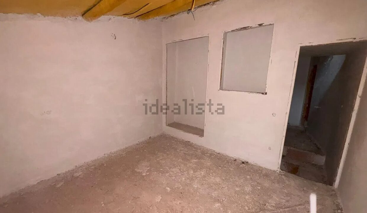Chalet adosado en venta en Calle Mayor (17)