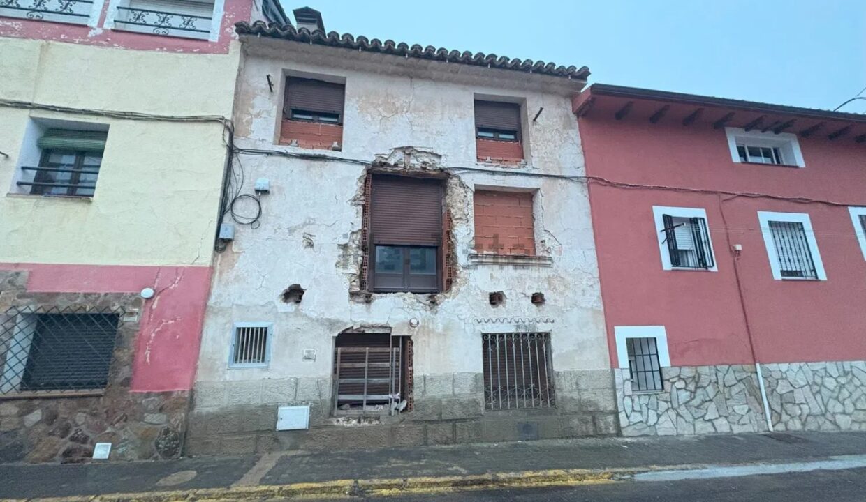 Chalet adosado en venta en Calle Mayor (2)